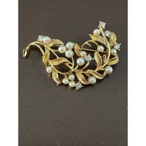 Napier Gold Tone Faux Pearl & Rhinestone Leaf Brooch Vintage Floral Pin